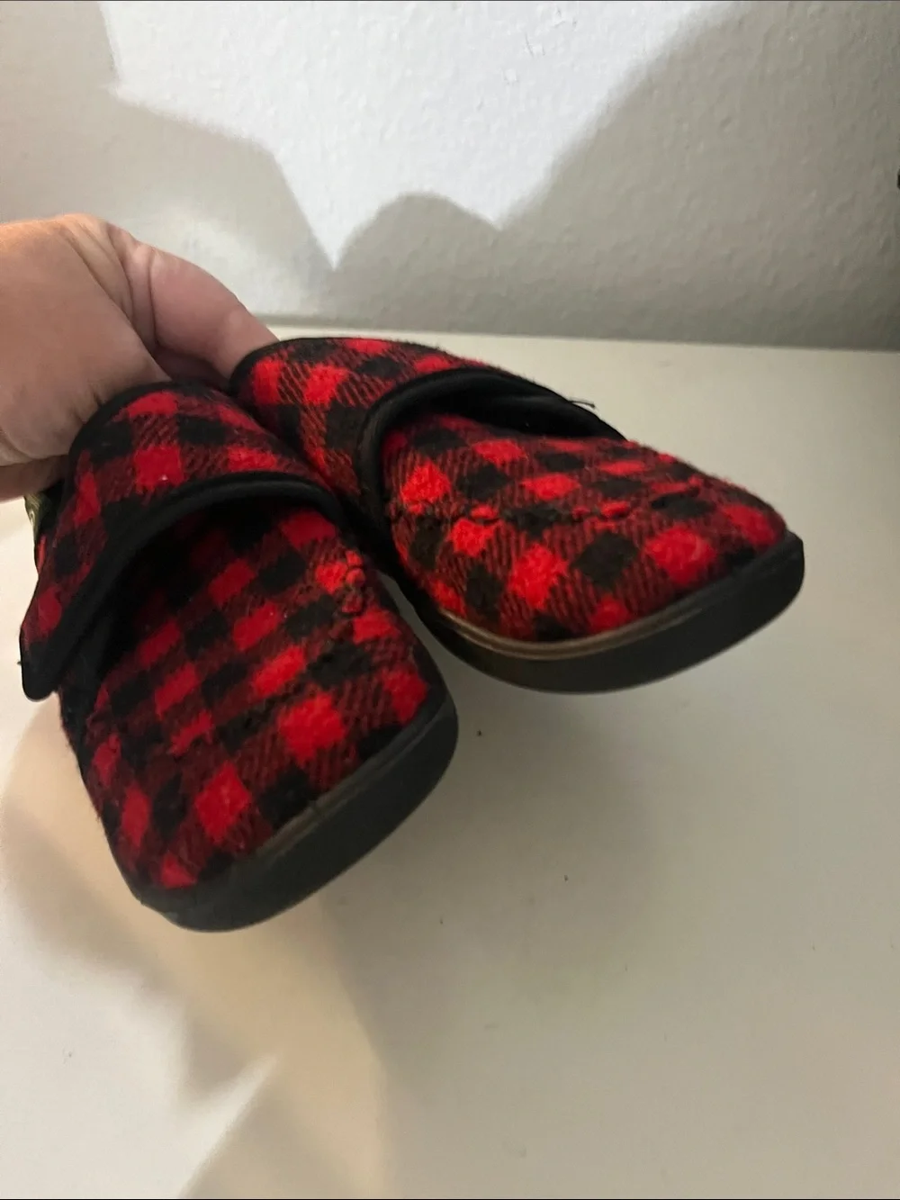 Kamik Kid’s Buffalo Check Plaid Red Black Hardsole slippers Size 12